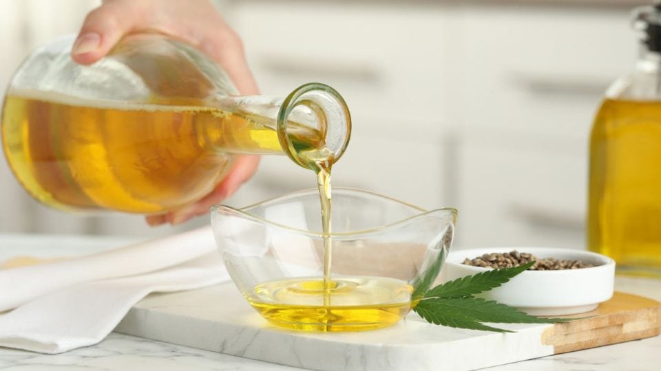 How to Make Cannabis Cooking Oil? Cannabis-Infused Oil Ultimate Guide 2025