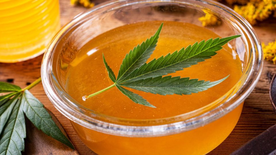 How to Make Weed-Infused Honey: Simple Cannabis Honey Recipes & Benefits